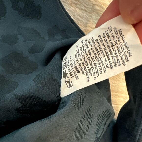 BEYOND YOGA Size Small Cropped Tank Top Blue/teal Animal Print Leopard - Picture 5 of 7